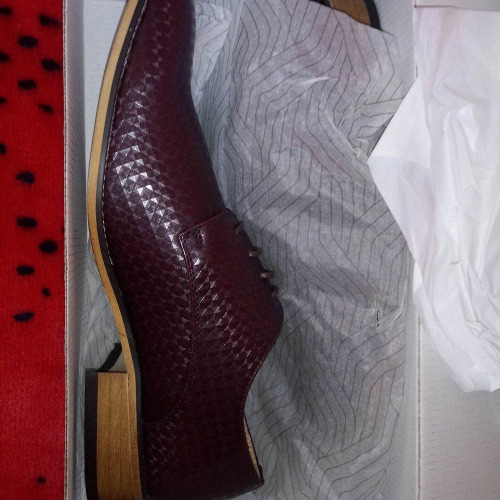 New Size 10 burgundy Vitale lace up dress shoes